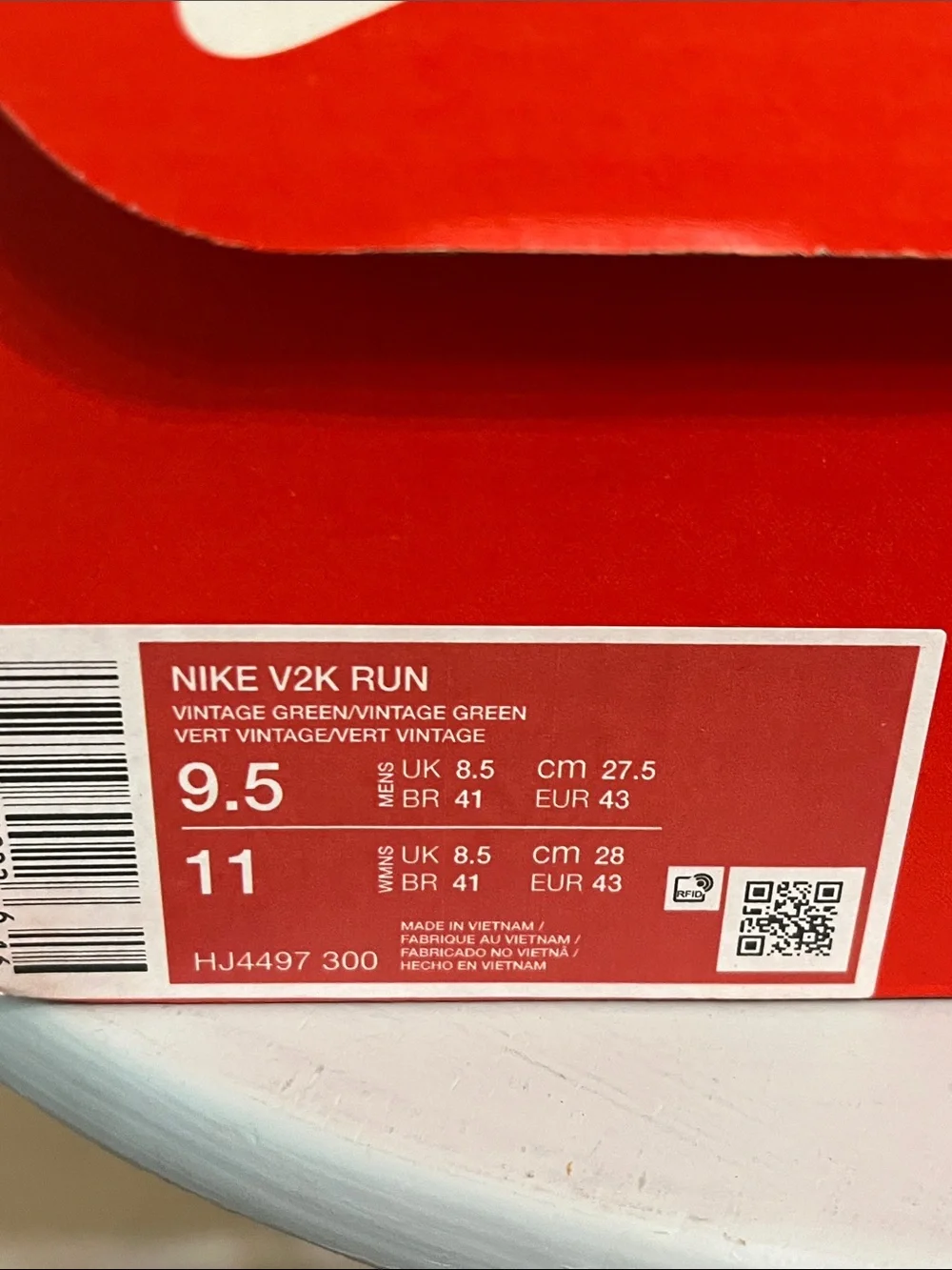 NEW NIKE V2K RUN - Vintage Green/Vintage Green Size 9M